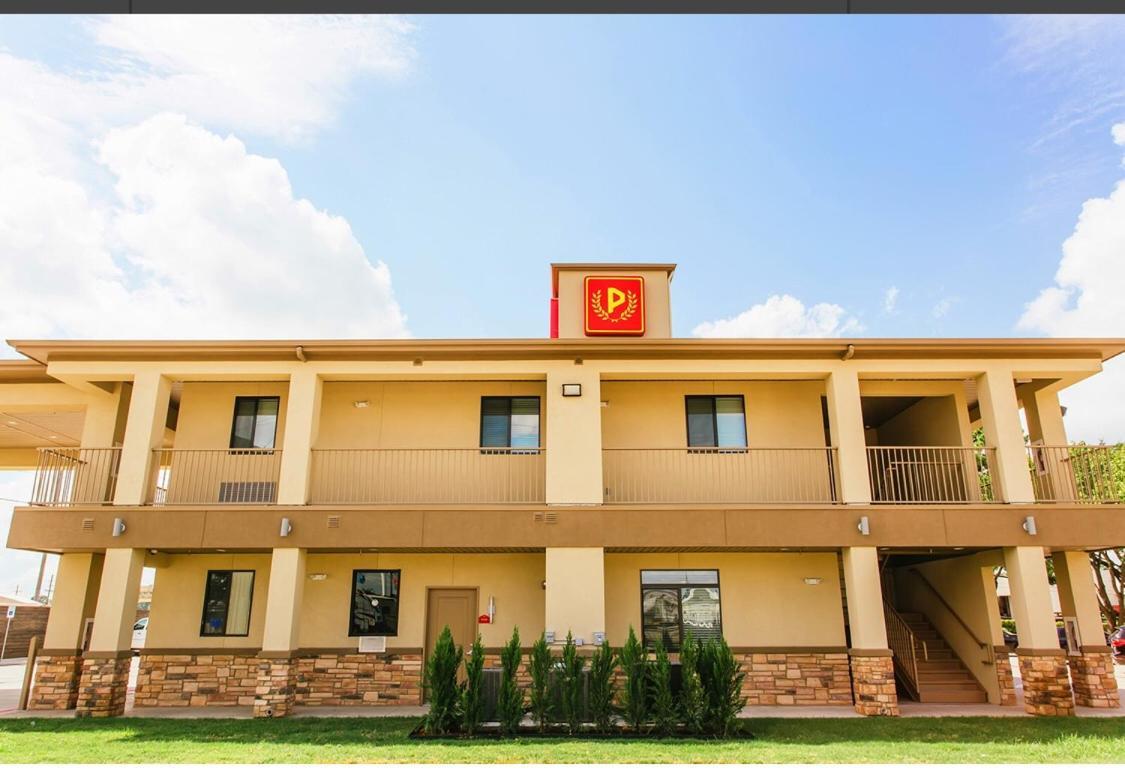 Palace Inn Conroe Luaran gambar